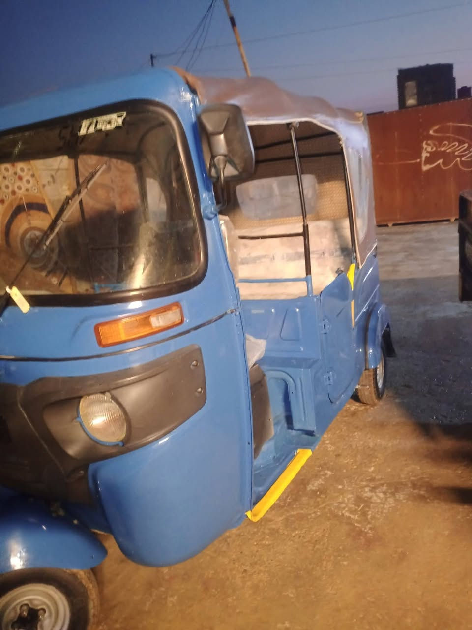 السلام عليكم تكتك للبيع مرقمه موديل 21شهر 11مصبوغه صبغ عام الجماليه تكتك خير من الله مجفته تجفيت شركه مكلف بلنشر مكان قظاء الرفاعي
السعر 7300 وبيه مجال 
رقم صاحب التكتك ***********
