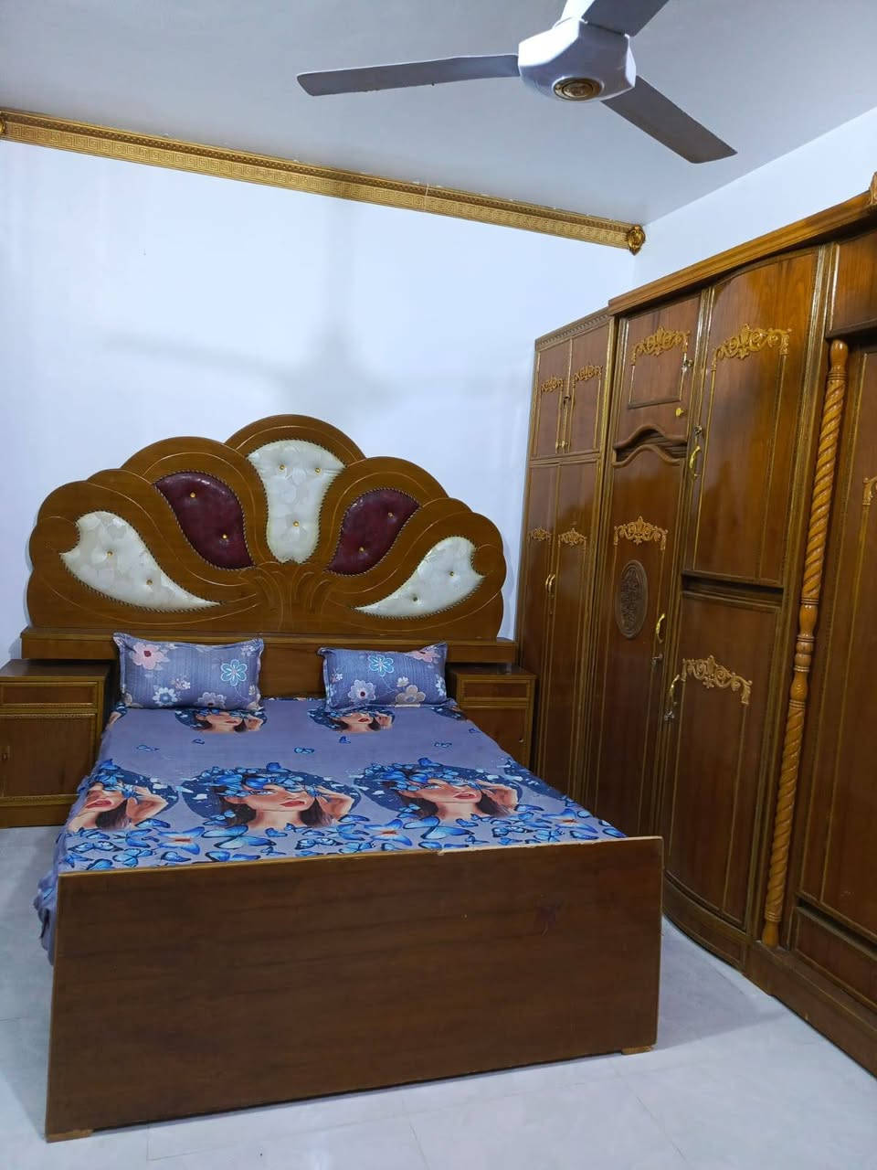 السلام عليكم غرفه اخشاب صاج نظافه 90٪ المكان حي الساهرون السعر علئ الخاص الاستفسار الاتصال على الرقم ***********
