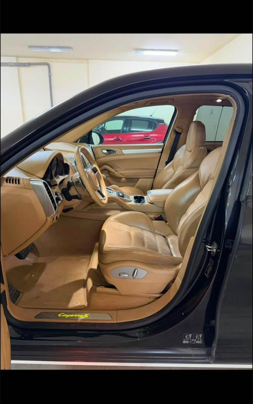 2017 Porsche Cayenne S
98500 km
3.6L Twin-Turbo V6 Engine producing 420 HP and 550 Nm of torque, 8-Speed Tiptronic S Automatic Transmission, All-Wheel Drive (AWD), Premium Leather Interior, Panoramic Sunroof, Navigation System, Power Tailgate, Front & Rear Parking Sensors, Rear Camera, Xenon/LED Headlights, and Sport Driving Modes.

📲 01120870709 مركز السادات, المنوفية


**إذا كنت صاحب هذا الإعلان وتريد حذفه لأي سبب، رجاءا أرسل رسالة إلى الدعم الفني**
