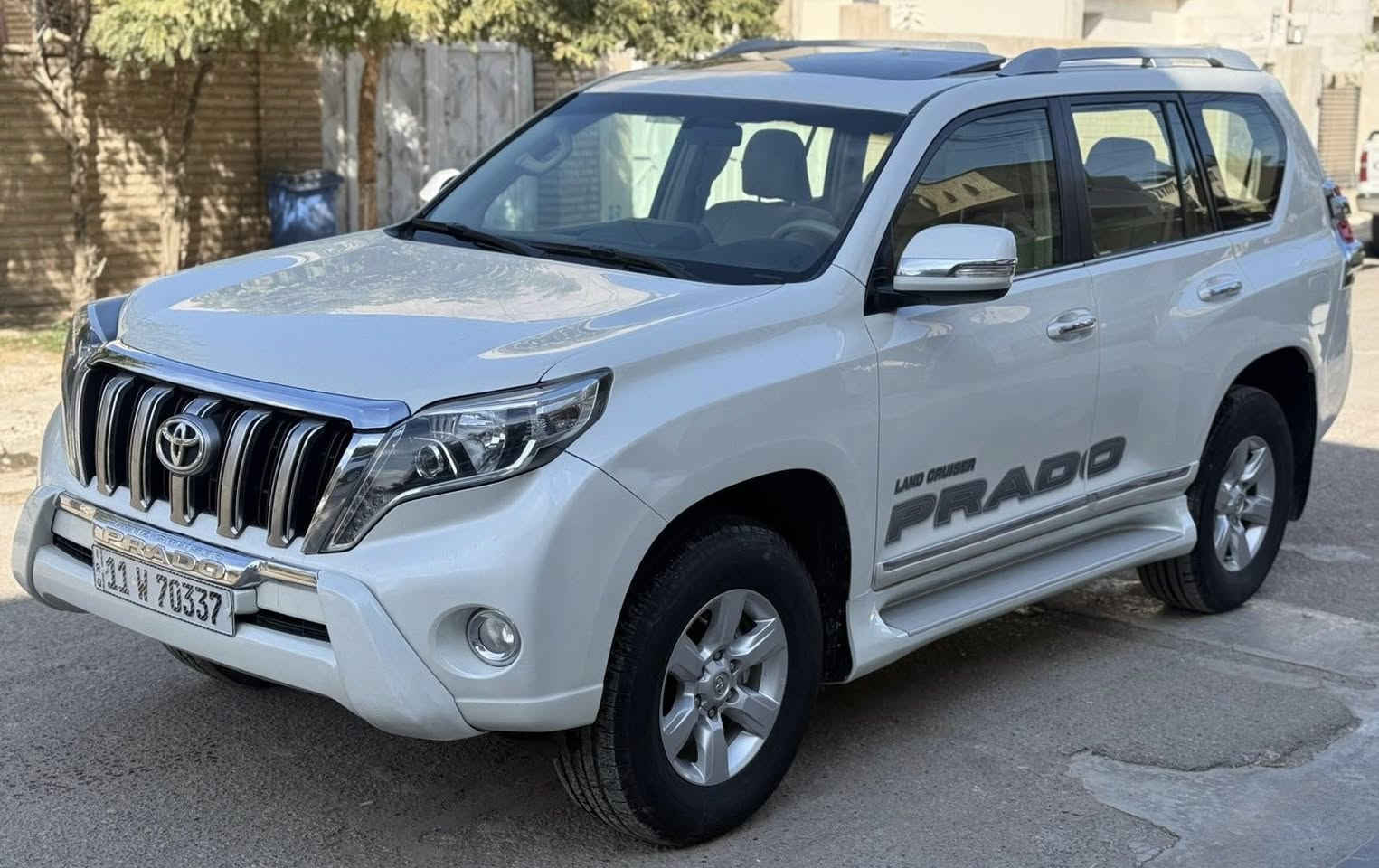 تويوتا برادو 2014 TX_L خليجي وكالة 
فول مواصفات 
داخل جلد
لايت اسود زنون
كراسي 2 كهرباء
فتحة سقف ( سلايد )
دبل تانكي /هوك خلفي
ماشية 195 الف كيلو
( السيارة بدون صبغ بيها بس بارد ) 

السعر 31,000 $
رقم بغداد بأسمي 
مكانها بغداد / شارع فلسطين 
***********
