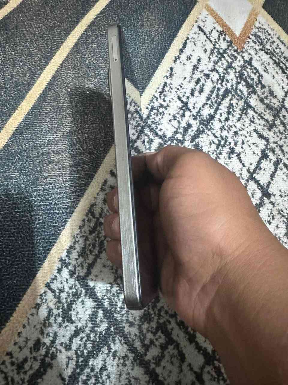 السلام عليكم عندي هاذ نوت 16برو ذاكره128رام8 دبل سمكرت رام هم مراوس بايفون كلشي مامبدل بي كارتونه وياه  
رقمي***********
