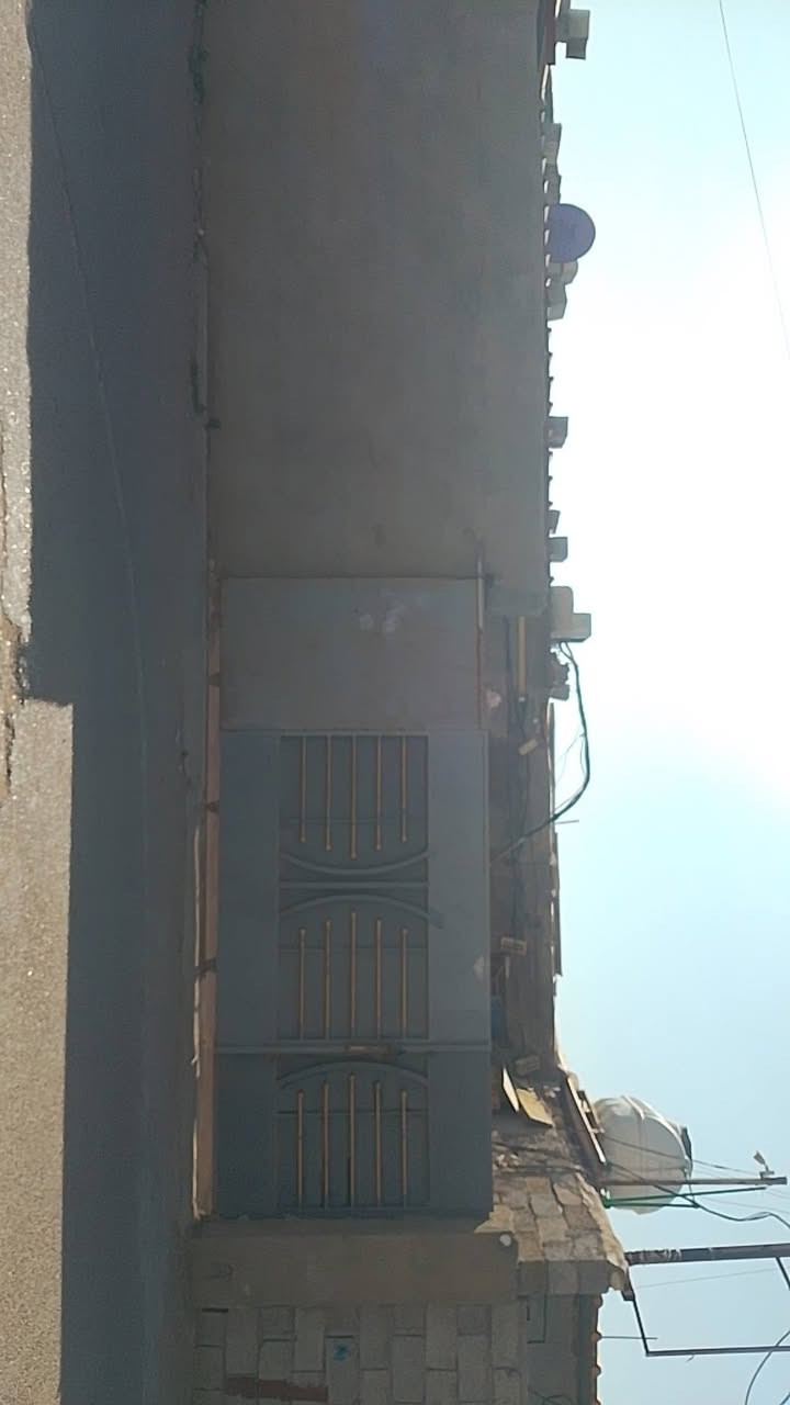 بيت تجاوز للبيع
مكان الزعفرانيه 
سعره ٢٣ 
مساحته ١٠٠ متر 
استقبال 
و٣ غرف 
طرمه وحمام ومطبخ 
***********
