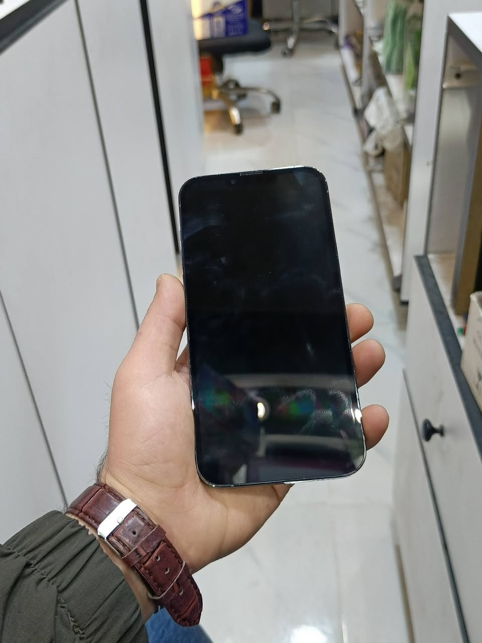 ايفون 13 برو ماكس
256G تك سيم 
بطارية 92 مصعدة 
جهاز نورمال و نضيف 
مع شاحنة اصلية من شركة زوم 
السعر (720) 
***********
