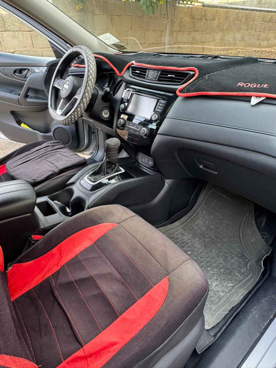 نيسان روج ٢٠١٩
رقم بغداد مميز بأسم صاحبها
فول مواصفات عدا البصمه وفتحه السقف
ماشيه ٤٠ الف 
ضرر باب الخلفي الأيمن 
محرك ٤ سلندر ٢٥٠٠cc
٥ راكب
السياره جديده 
السعر ١٦٥ وبيها مجال
***********
