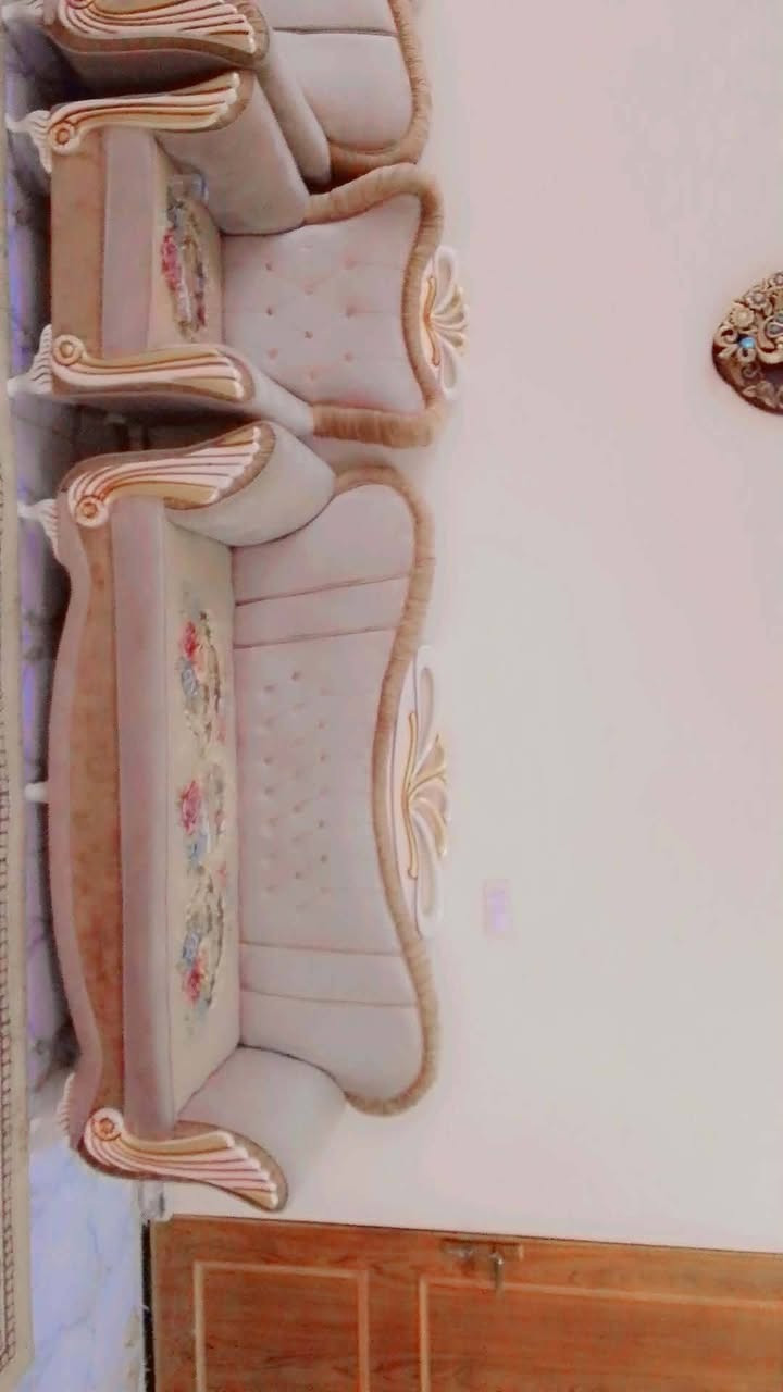 سلام عليكم تخم نضافه فول 10قطع سعره مليون تسعميه وخمسين مكاني كوت واسط سياسين ***********
