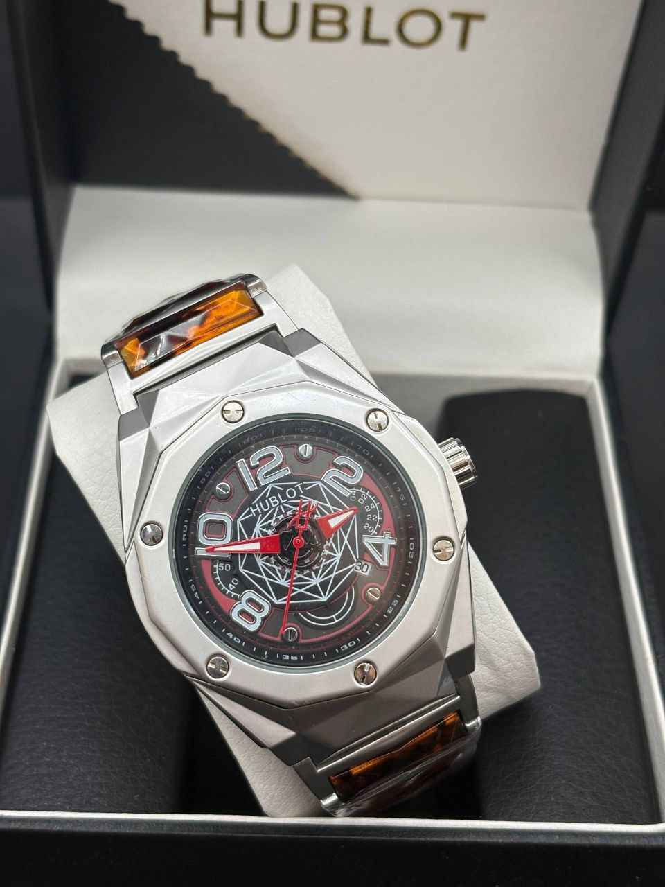 جملة مفرد الهلالي للساعات ⌚🕰️

هابلوت تيتانيوم رجالي 
سير تطريز احجار 
تاريخ 
كوالتي عالي 
ضد الماء 
طلاء ثابت 
السعر 25  يتوفر لدينا جملة

 ***********
