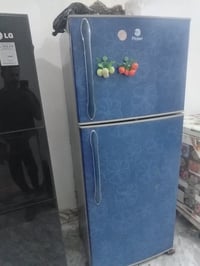 ثلاجة • للبيع