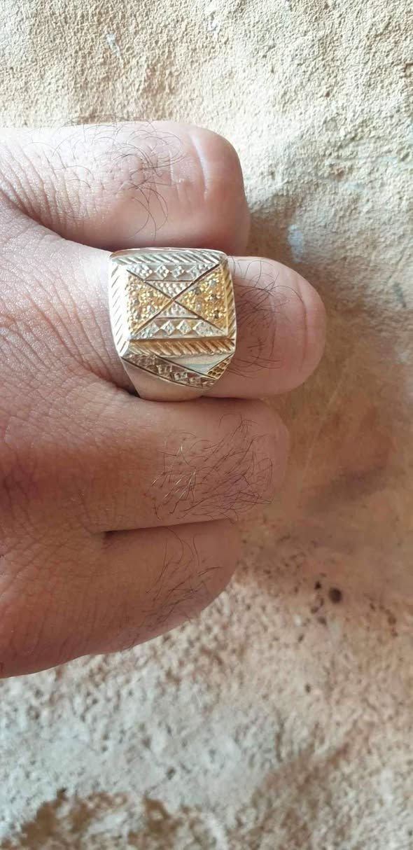 خاتم للبيع الماس تقطيع بلجيكي مطلي بماء الذهب مع شهادة المنشأ العنده مراوس بكهرب أصلي خلي يجي خاص والسعر خاص لطفاً


**إذا كنت صاحب هذا الإعلان وتريد حذفه لأي سبب، رجاءا أرسل رسالة إلى الدعم الفني**