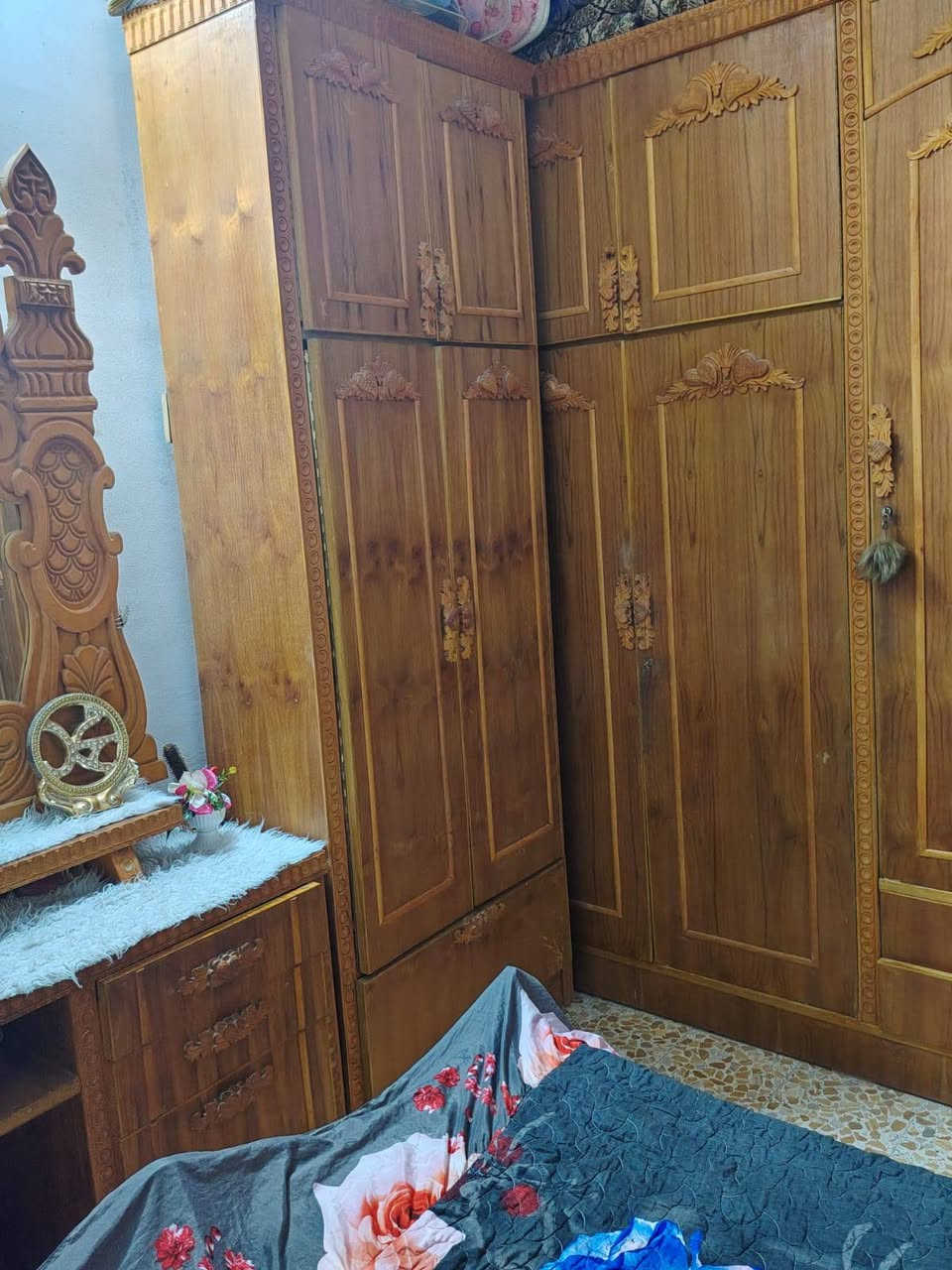 غرفه نوم للبيع جديده بعده كامله اي نقص مابيه سعره 750وبيه مجال شي قليل ***********
