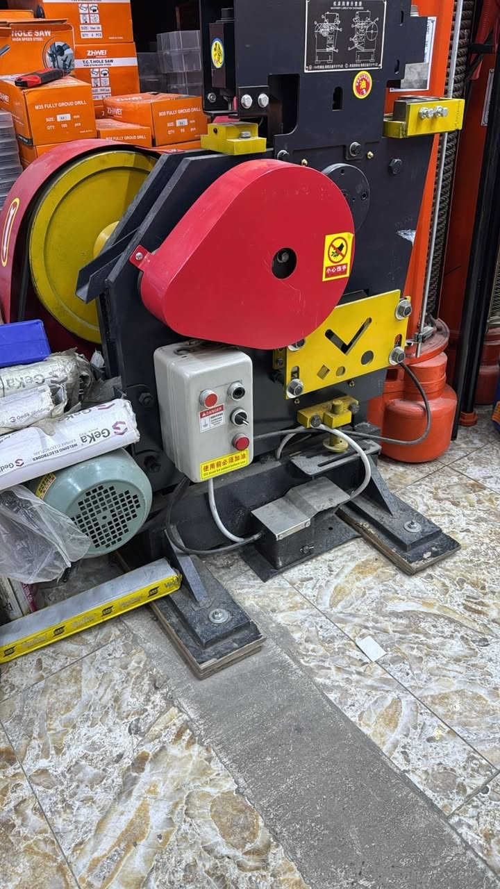 وصول مواد جديدة ذو جودة عالية
جملة و مفرد
شركة مختصة ببيع و تجهيز المحلات والشركات
محلات تبديل زيوت
محلات البنجر
محلات الغسل
كرينات جسرية
رافعات مقصية
رافعات سلة
كاصوصات كهربائية تحكم عن بعد
للطلب والاستفسار يرجی التواصل علی بريد الصفحة او التواصل مع الارقام التالية
***********
***********
اوقات الاتصال 10صباحآ الی 5مساءآ
باقي الاوقات مراسلة الصفحة
العنوان اربيل صناعة شمالية خلف فاملي مول
کاڵای نوێ بەردەستە بەتاك و کۆ
ئامادەین بۆ دابینکردنی هەموو جۆرە ئامێرێکی
فیتەری
ڕوون گۆڕین
پەنچەری
غەسل
کرێن و ڕافیعەی مەخزەنی
بەرزکەرەوەی کارەبایی
ئەشیای کارەبایی
بۆ داواکردن
***********
***********
ناونیشان هەولێر پیشەسازی باکوور پشت فاملی مۆڵ
