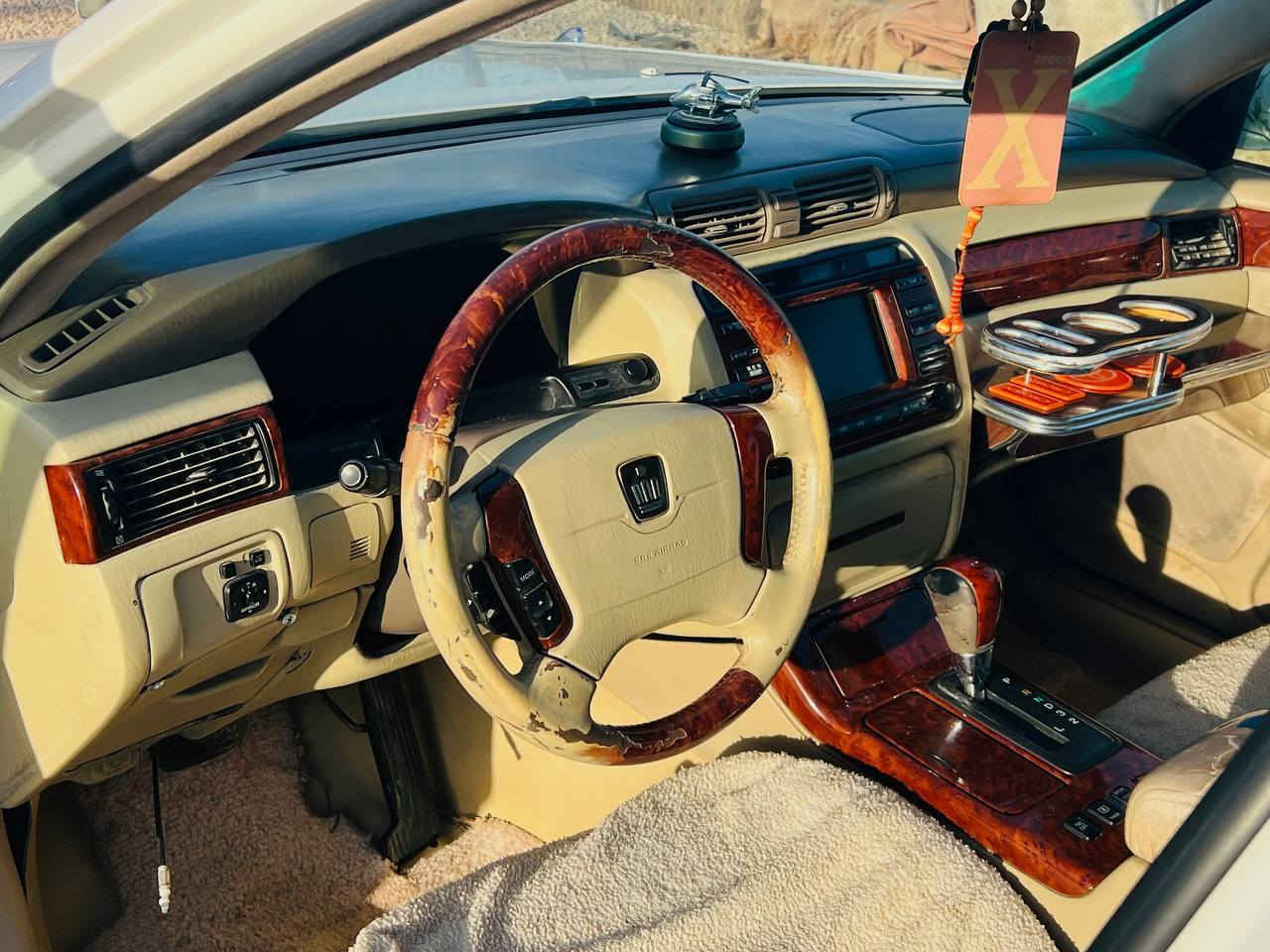 سلام عليكم ملكه للبيع موديل 2000 سياره فول مواصفات سياره اصوليه رقم دولي سليمانيه كفاله عامه سنويه 28
مداور ثاني يوم

وموصفات السياره
فتحه
تبريد خلفي +ثلاجه
شاصي 75
برده خلفيه
اربع دكم 
كشنات جلد
محرك دي 4 كبير
كشنات كهربائيه
ستيرن كهربائي
سياره مال جناي المكانه الديوانيه الرقم ***********
السعر155وبيه مجال لتواصل الرقم موجود
