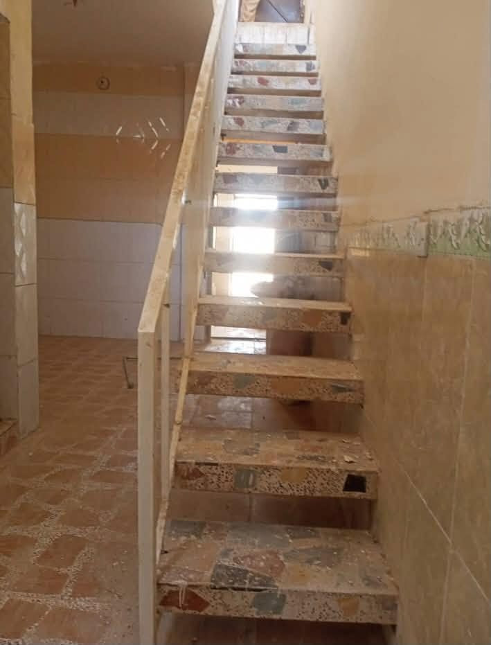 سلام عليكم بيت للبيع !
في الحسينيه المساحه 67 متر طابق غرفه مطبخ واستقبال وغرفه نوم وبيتونه كبيره وترهم غرفه ب المستقبل كدام البيتونه البيت مناقصه اي شي + ملاحضه هاي الصور قديمه حالياً البيت متعمر وبي البيت مؤجر ينفع استثمار او بيت الك موقع البيت خلف شارع ابوسمير السعر 55 وبي مجال .. للاستفسار 
***********
