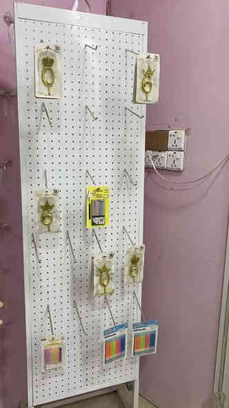 السلام عليكم 
اغراض للبيع
 
برادات عدد 4 ماركة ايگور التركية احسن نوعية تبريد عالي و ثلج ايضا حجم كبير نظافة 90‎%‎ 

سبلت ميديا امڤيرتر سحب و وطني 2 طن جديد مستخدم 4 شهور 

بنكات سقف ثانوي عدد 3 شغالات مع ريمونت تحكم 

فاترينا عرض المنيوم  ارتفاع متر و نص   طول مترين جديد جدا 

للتفاصيل اكثر الاتصال على ***********
