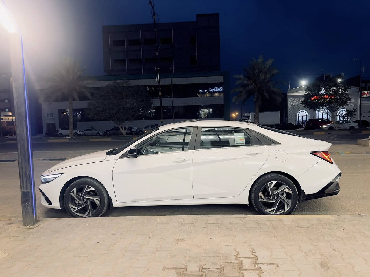 سلام عليكم .
هونداي النتراا2024خليجي 
مكفوله من الصبغ والتبديل 📦
محرك:.2000 دوش المــــرغوب 
فول فول مواصفات 1/1
رقم بغداد تحويل مباشر 
مواصفات:.
بصمة 
سلايد 
شغال (تشغيل عن بعد)
واير ليس (شحن موبايل)
ليد أمامي و خلفي
حساس أمامي و خلفي 
ويل كروم
مري شفط 
داخل بيجي
شاشة حجم كبير 
تبريد قتعطين 
صندوق ذكي 
4 انظمه سرعة 
تحكم و تعديل سريعة

رقم صاحب سيارة*********** 

السعر :: 180📩وبيه مجال :مكاني كربلاء
