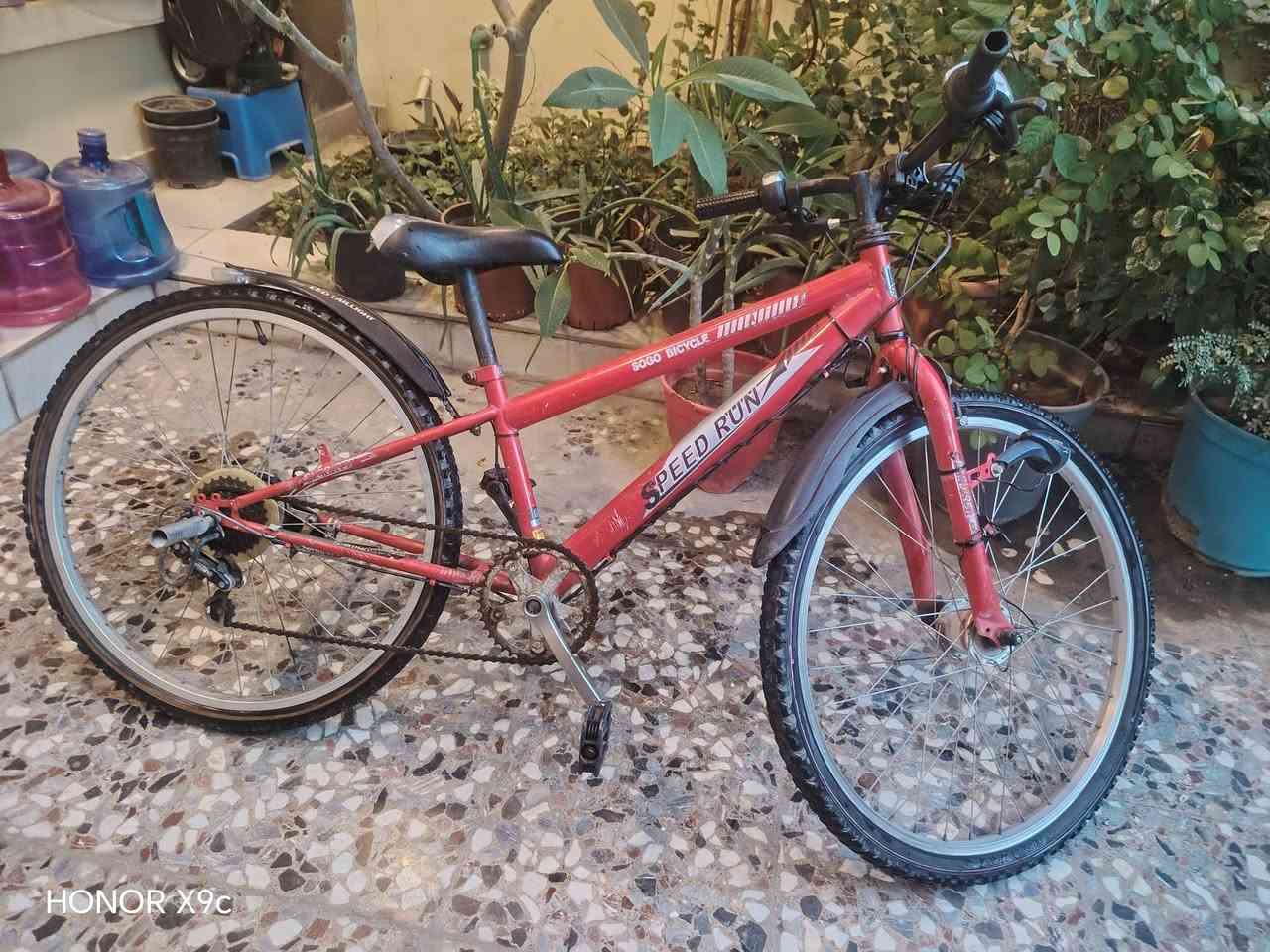 بايسكل ماركة SPEED RUN
مكينه SHIMANO
حجم 26
السعر 70 الف
للتواصل ***********
