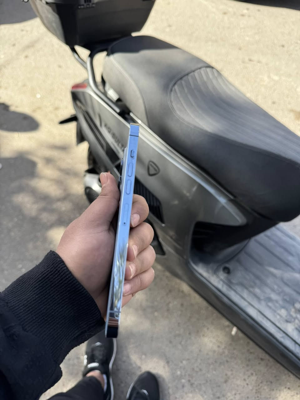 سلام عليكم 13 برو ماكس نظيف كلش برغي ممبدل بي ممفتوح بطاريه ٧٩ بغداد ٦٥٠ وبي مجال ***********
