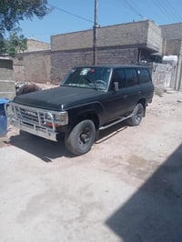 لاندكروز موديل 1984 ادوات ( حديده ) السعر 20 ورقه وبيها مجال قليل الشر...