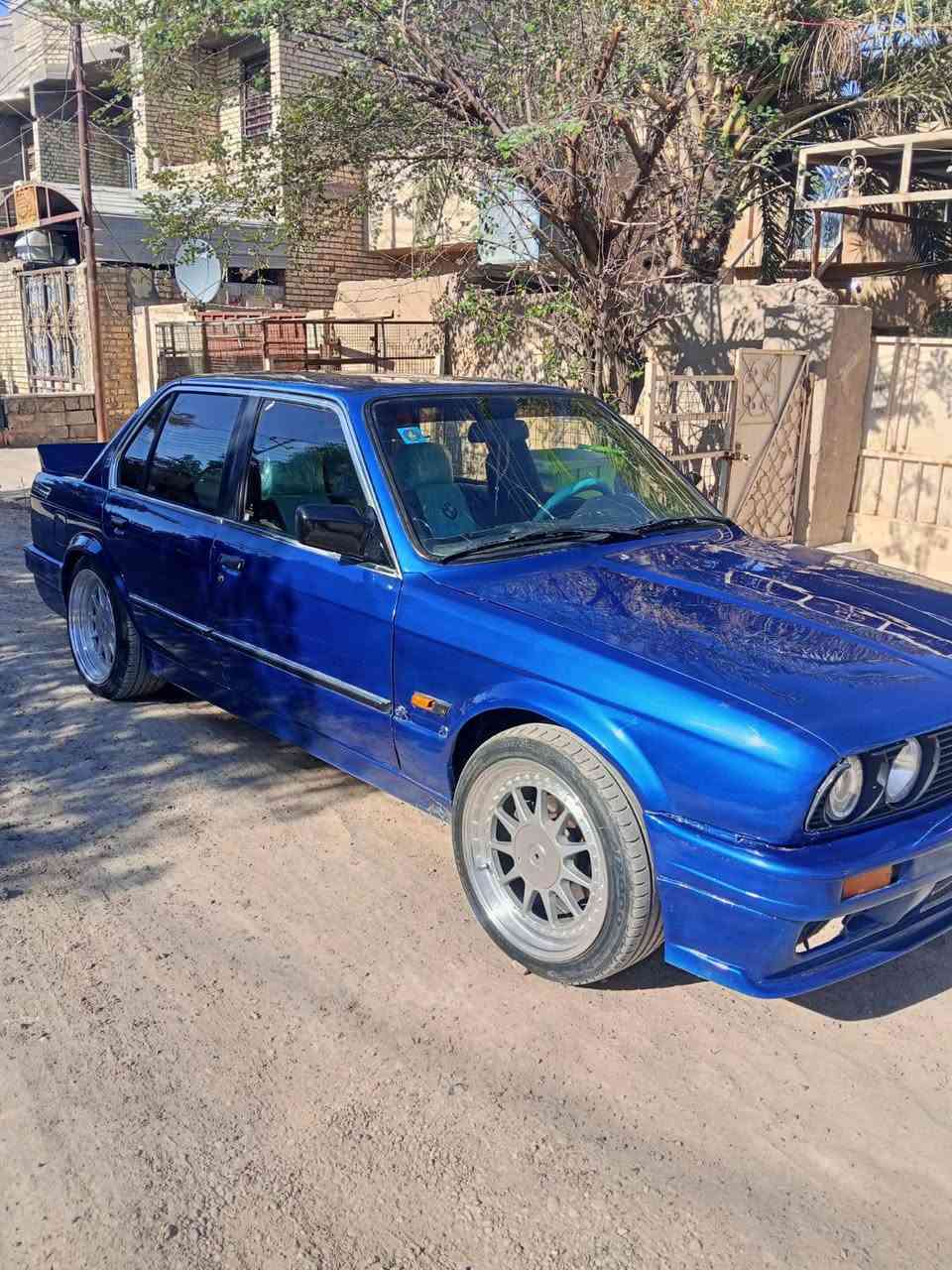السلام عليكم بي ام زعرء محرك 6 كير عادي مكينه مفتوح رقمه انبار تحويل ثاني يوم تخم ويل كب كزوز رينموت موديل 87 السعر 50 رقم الهاتف ***********
