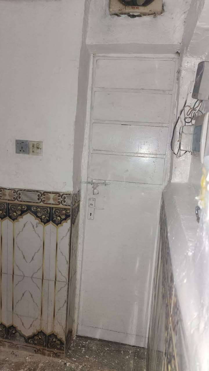 يا الله لهم صلي ع محمد والي محمد دار ٥٠ متر
طابو ملك صرف السعر 40وقابل التفاوض العنوان الزعفرانيه شارع المعهد ب القرب من مطعم تويتي 
‏‪***********‬‏ لبيت يعتبر خلف بس الباب وممر تري خلفي
