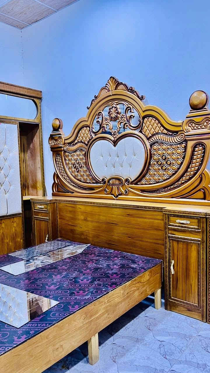 سلام عليكم يوجد غرفه توج للبيع عراقي مستخدم نضافه 95 بل 100 خشب صاج السعر مليون. 150 الاستفسار اتصال أو واتساب ***********
