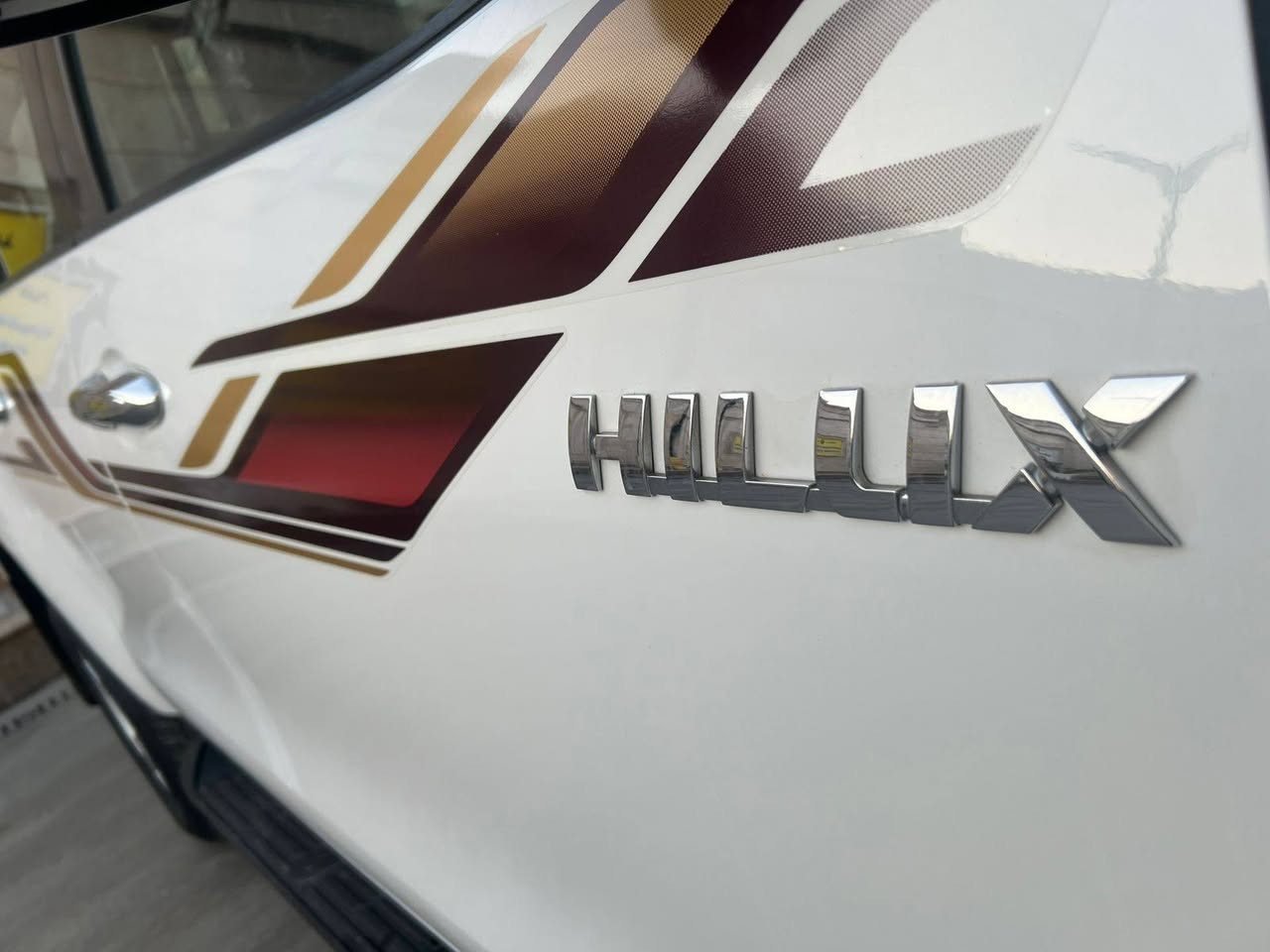 السلام عليكم 
للبيع تيوتا هايلوكس🛻 4 سلندر  بانزين 
موديل 2019  ساس فول مواصفات  كفاله عامه من كل نواحي 
ماشية 95 الف  حقيقي شرط جهاز ابيع سونار بكل العراق تفحص شرط مكفولة من ضربة وصبغ وتبديل وشخوط محرك ما مفتوح بلاد بوضع الشركة بعده 
رقم بغداد بسمي تحويل ثاني يوم سنويه 2030 هزه جديده 
فول مواصفات للاخير 
كامره خلفيه اصليه
كامره اماميه اصليه شرط 
حساس امامي خلفي 
قطعتين تبريد ❄️
٦ سماعات 🔊 
شاشة🖥️ كبيره 
باقي المواصفات معروفة
لاستفسار 📞 *********** //*********** ابو موسى
