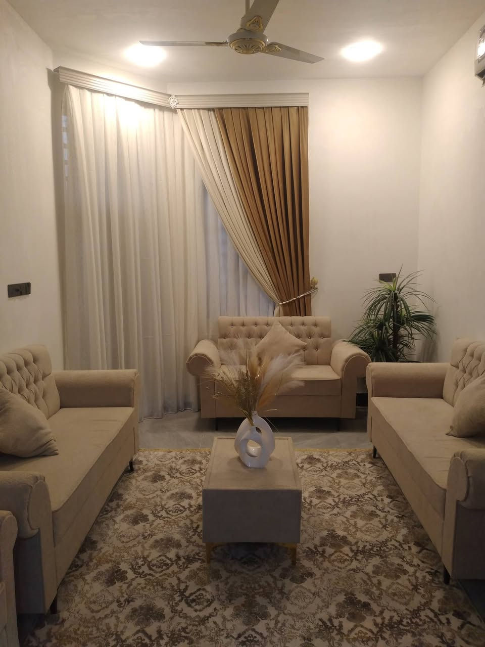 بيت للبيع بحي الصحه بناء حديث ٢٠٢٦
***********
