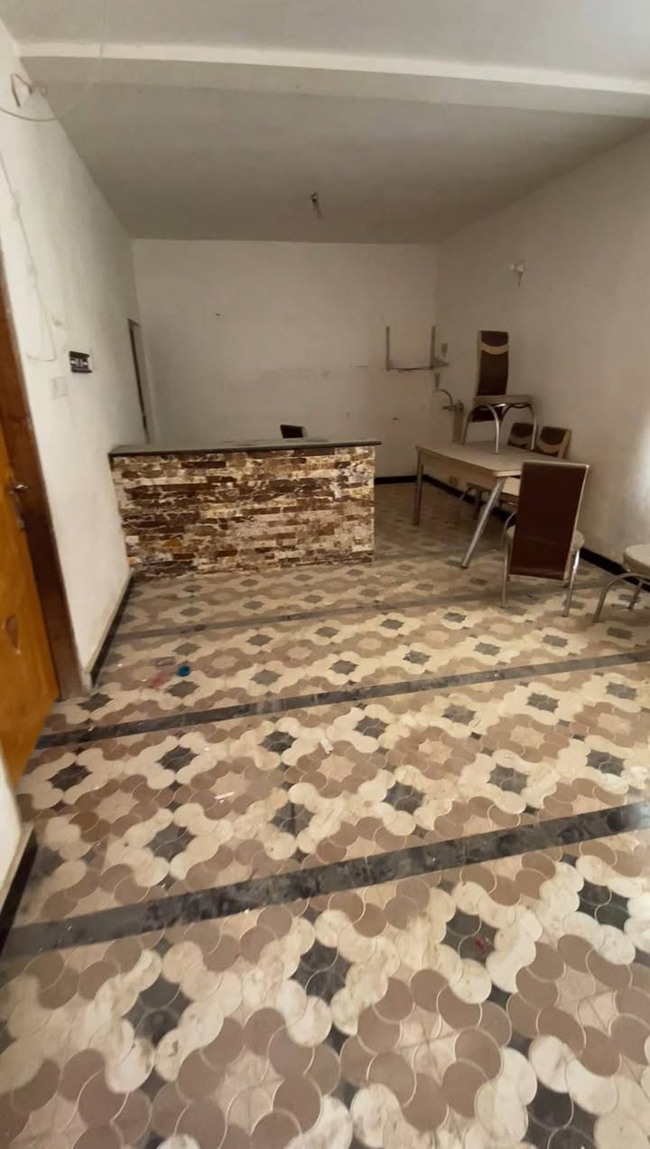 ض بيت للبيع منطقه الشهيد نعيم قرب مجمع 400 مال الكهرباء بيت جاهز الخدمات منطقه ابليض وماي ومجاري الاستفسار على هذا الرقم ***********
