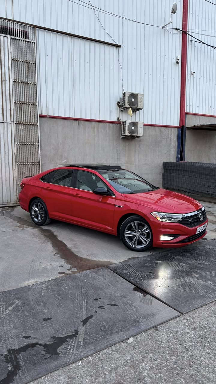 VW jetta R line
2021 

# سعر جدا مناسب 

١٤٠ بي مجال قليل للطيبين 

ممشي ٣٤ الف مايل

محرك ١٤ تيربو - قير عادي ٧ نمر 🚀

مواصفات فول واحد علي واحد

سنوية ٢٠٢٨ و هزة جديد  دينار مصرف مابي 

تحويل و وكالة و غرامات كلها بشرط 

بدون صبغ او تبديل او فتح او دواخل  -جاملغ خلفي بي تعديل بارد - حادث خفيف 🌺

مكان سيارة أربيل 

***********
