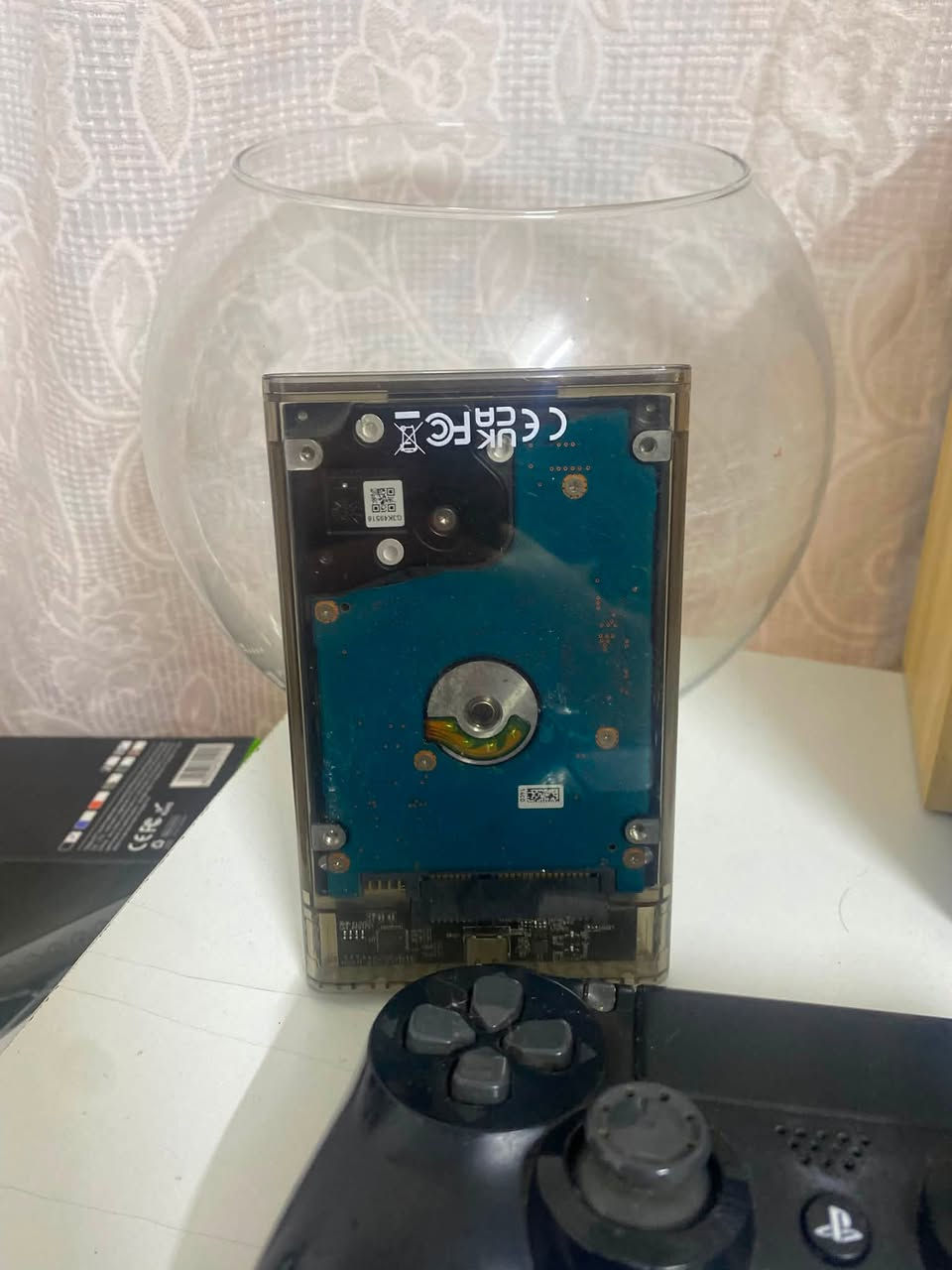 بلي فور مستخدم نضيف مفتوح للتنضيف فقط بي كسر بسيط ما ياثر عل اداء مثل ما موضح بلصور مساحته نص تيره بس انطي ويا هارد يصير واحد تيره تجي ويا 11 قرص فيفه 22 فيفه 23 فيفه 19 فيفه 17 اساسنس كريد ببجي باتل فيلدون سبايدر مان gta ريمبو سكستيج بلاك اوبس ثري السعر 300 الف انطيك ويا هديه بي 5 يدات وحده تشتغل انطيك ياها واربعه هديه وياها ستاند تثبيت اكو يدتين يشتغلن كلش زين الباقيات يحتاجن خريطة للتواصل ***********
