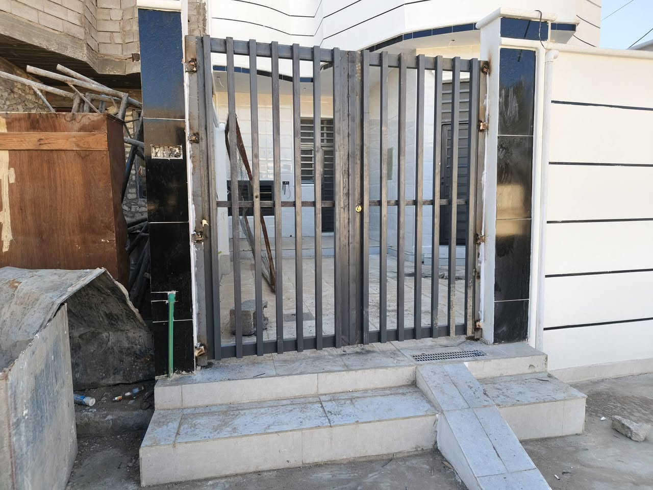 ايهاب المحمدي للحدادة العامه المتنقله
ابواب شبابيك محجلات كرفانات مصاعد سقائف بانواعه للتواصل 
***********
