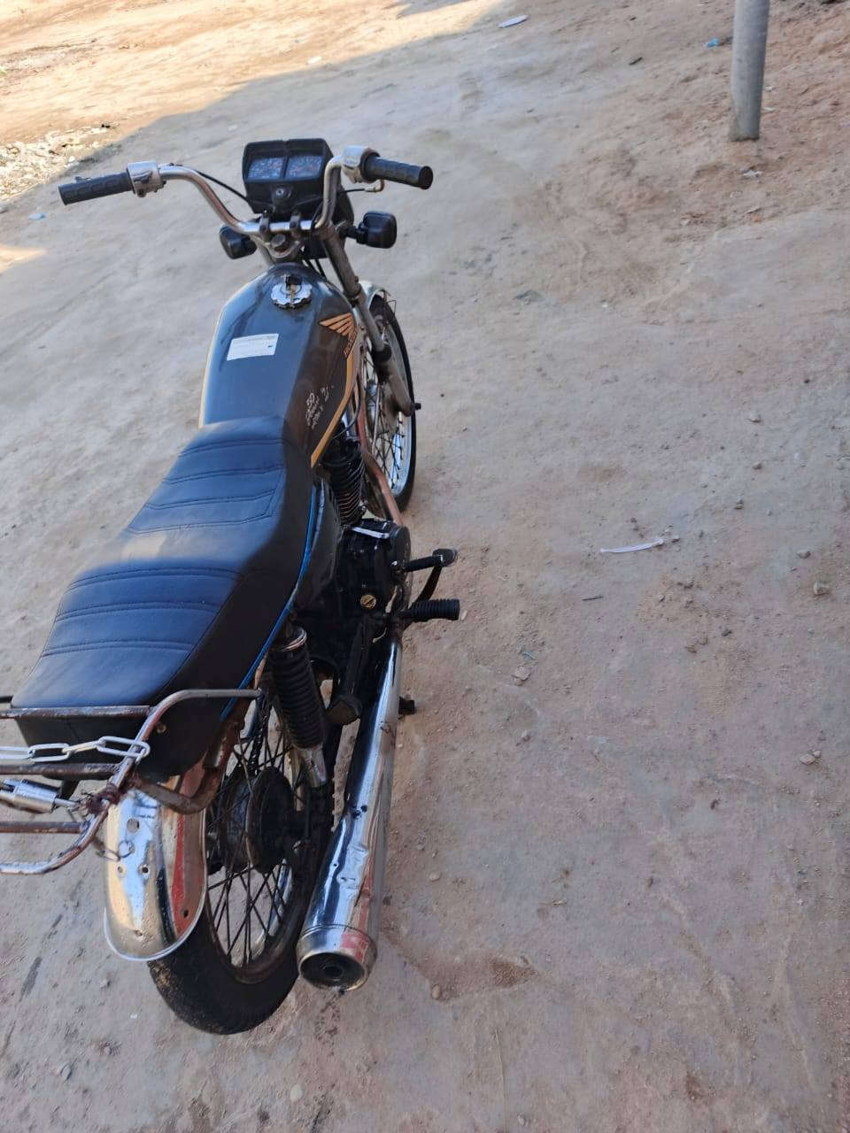 سلام عليكم دراجه ايراني محرك برفاز دراجه حلوه ونضيفه ومحرك حلو لا صوت ولا تبخير نهضته حلوه ماناقصه اي شي 
مكان دراجه جزيره السعر 300وبيه مجال لشراي مكلف نشر الهاتف ***********
