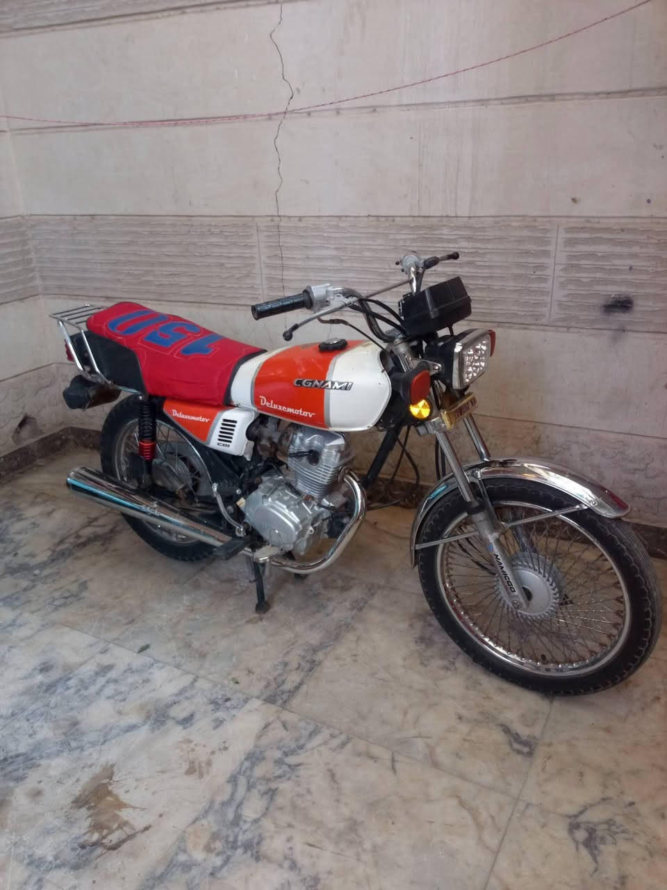 دراجه سي جي نامه للبيع رقم عربي شرط الفحص راعيها يريد تحويل كهربائيات شغاله نهضه وسرعه مابيها اي نقص دراجه سعر 1550وبيها مجال بسيط للشراي مو شراي لاتعبني رقمي ***********
