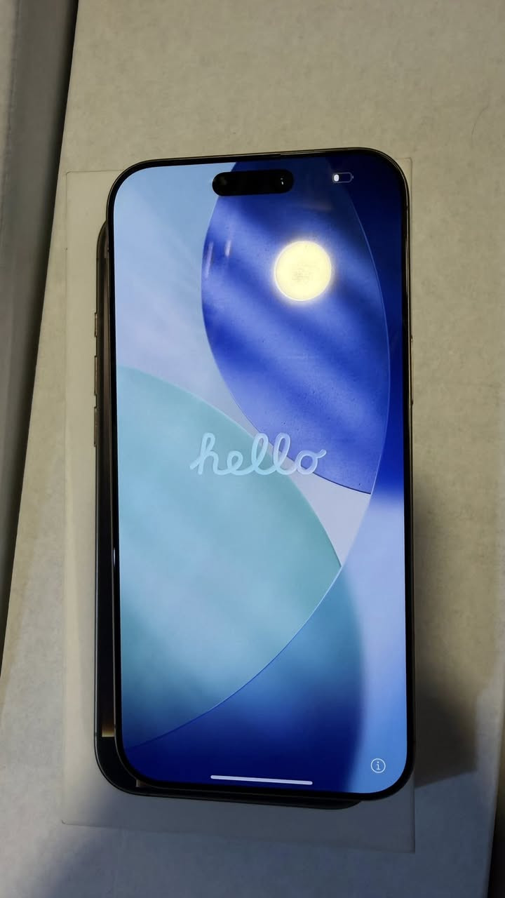 السلام وعليكم 
عندي ايفون 16 برو ماكس ذاكرة 256 الجهاز امريكي ايسيم شريحة الكترونية فقط بطارية ب90 الجهاز نظيف 100% شخط مابي ولا مصلح ولا مفتوح ومشتري من امريكا ع ايدي اول وجبة ع شرط وكارتونته وياه والكيبل كلشي كامل وانطيك وياه ب10 كفرات 
رايده 1250 
الشراي يتصل ***********
