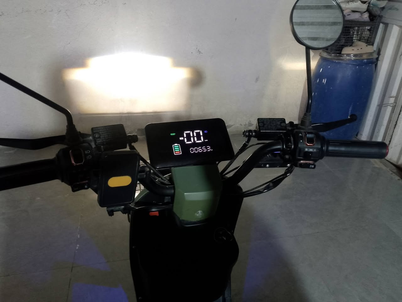 السلام عليكم دراجه شحن استعمال قليل جدا جدا فقد ب اربعينيه ستعملتها 5 ايام وبسسس موديل 2026 دراجه جديده بمعنى الكلمه بطاريات سليمه كلشي بيها كفاله مناقصها اي شي مكاني كربلاء شراي يتصل ***********
