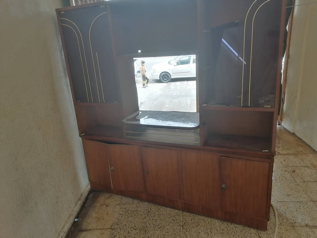 سلام وعليكم اخوني عندي هذ البيسكل للبيع وهاي البوفيه البيسكل 30الف ولبوفيه 20الف للستفسار تصل على ارقام ***********  ***********  مكانهم موصل الايسر
