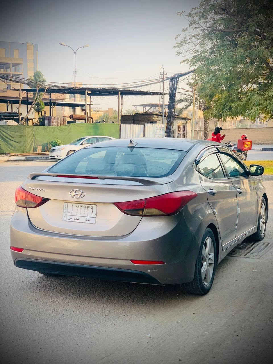 السلام عليكم ***********
هونداي النترا 2015 وارد امريكي رقم بابل تحويل مباشر طابه كلين بلعراق صار بيه طخه جاملغ خلفي وقبق جنطه بدون داخل بسيطة مواصفات ويل كب تحكمات  حاكيه دمامات انضمة قياده يده نيكل مكينه 2000 دوش وبعد بيه مواصفات كير محرك حداديه تخم تاير كله جاهز مال جناي السعر (98$) نهايتهة 
للاستفسار ***********
مكاني كربلاء
