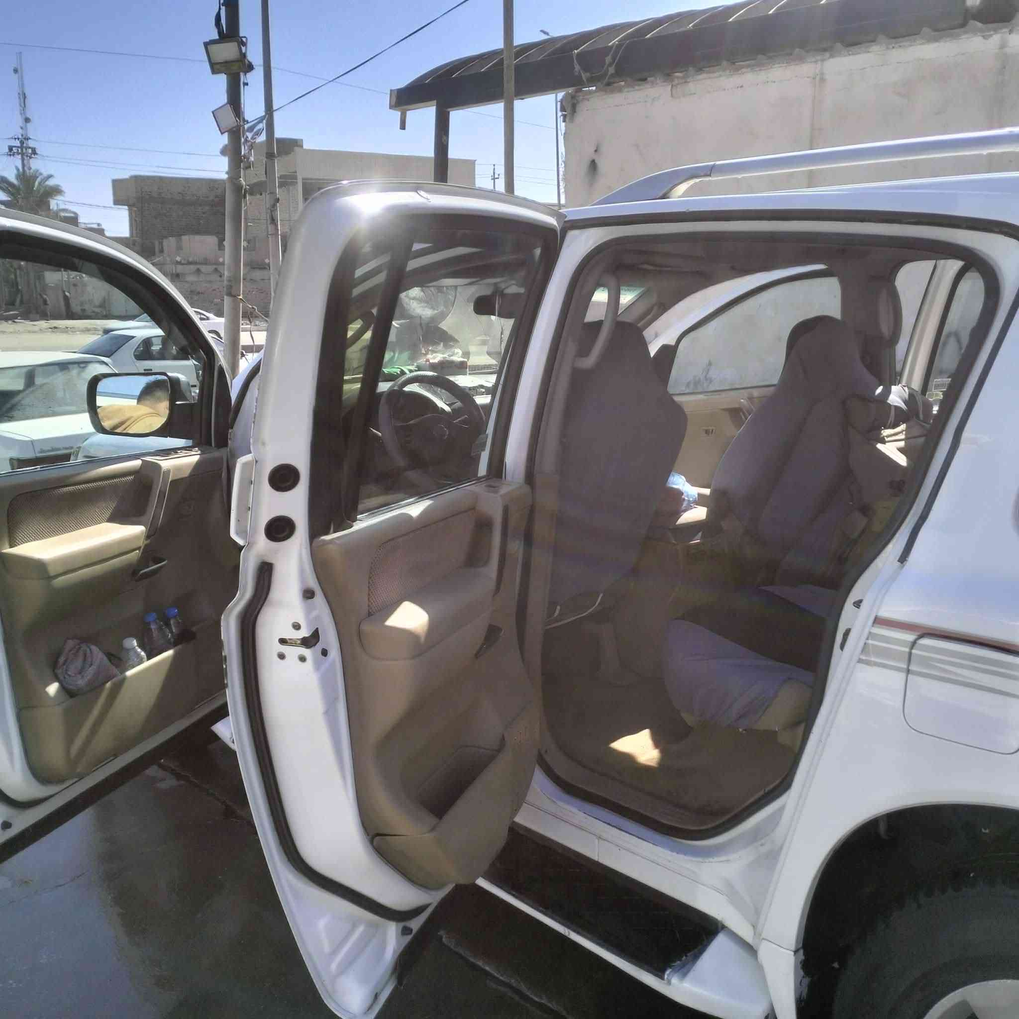 ارمادة للبيع موديل 2005 داخل عسلي غرفة حلوة تبريد شغال تخم تاير بدون ظربة حدادية حلوة  مكينة بيه خيط بخار وتراي  السيارة وين ما يعجبك السعر عارضة 80 مكان السياره الديوانية للاستفسار اكثر الاتصال بالأرقام *********** 
***********
