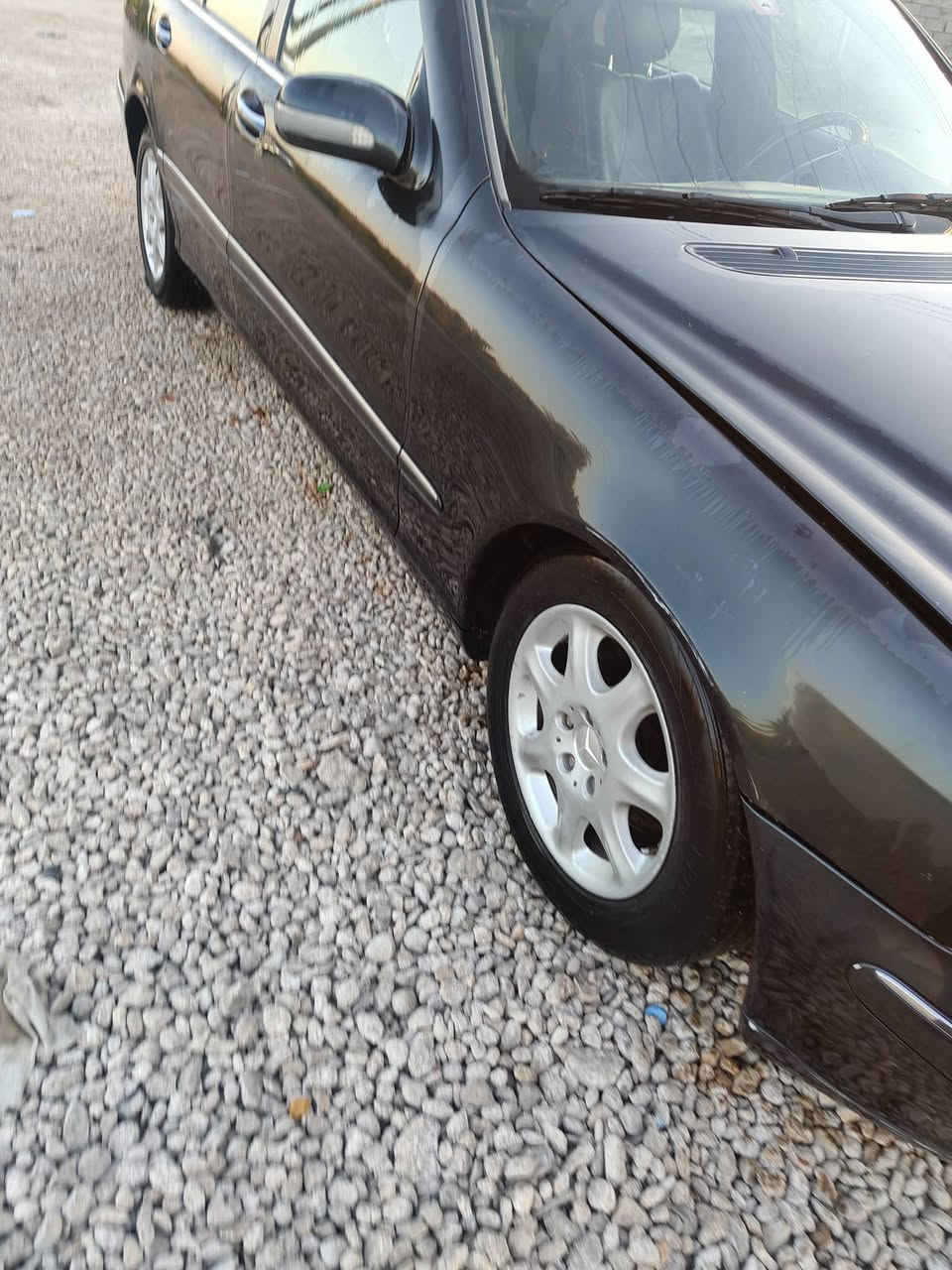 مرسيدس غواصة موديل 2000 للبيع اصوليه وسعره مناسب تحتاج ترتيب سعره 63 ورقة وبيه مجال بسيط  مكينة 6 
للاستفسار الاتصال ***********
