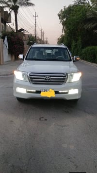لاندكروز 2011 ستينيه رقم واسط  نكليزي بسمي كشن السايق كهرباء 3 دكم كشن...