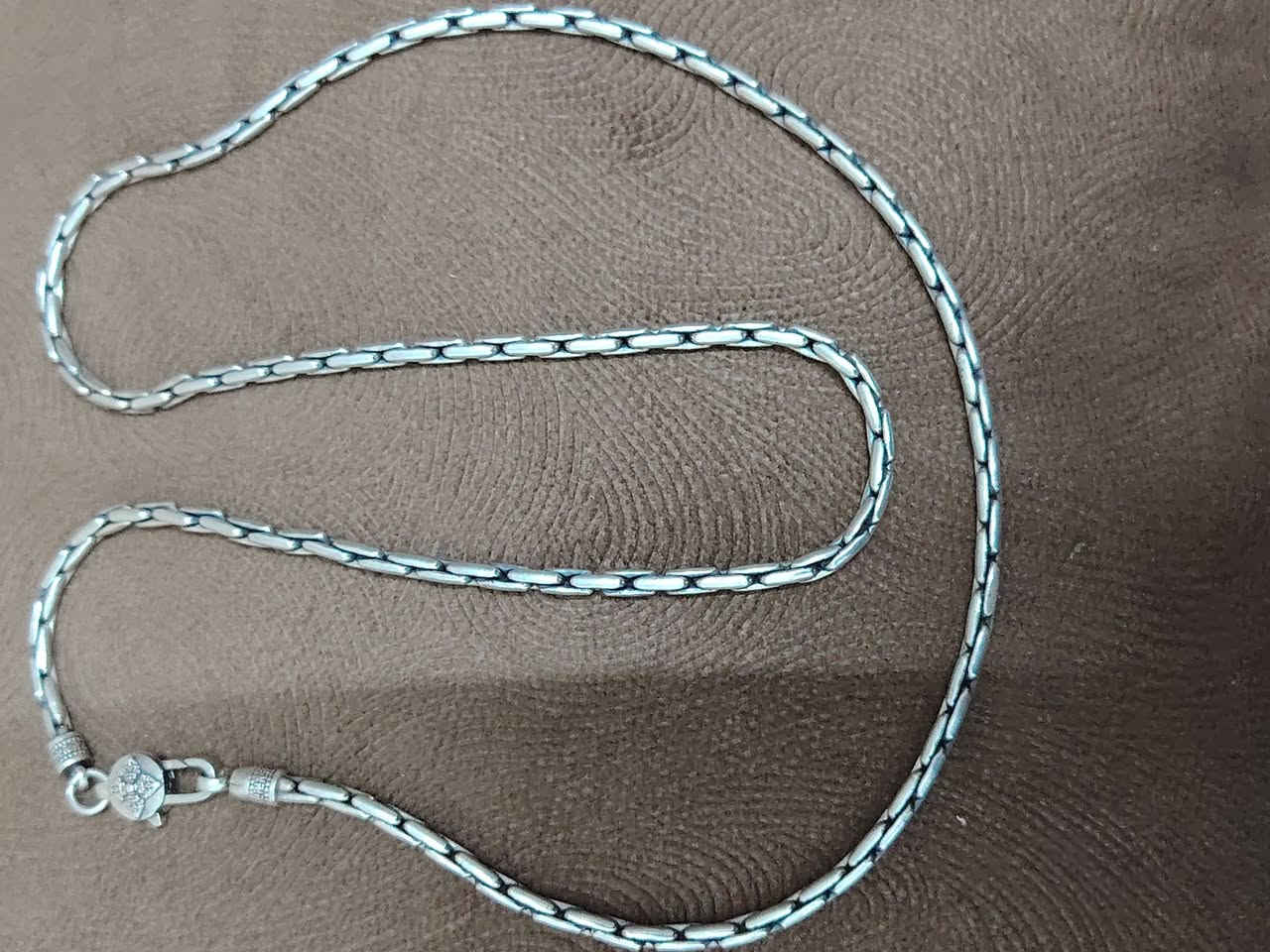 سلام عليكم زناجيل سوارات فضه يطالي تايلندي وزان داخل صوره غرام من 4000فوك


**إذا كنت صاحب هذا الإعلان وتريد حذفه لأي سبب، رجاءا أرسل رسالة إلى الدعم الفني**