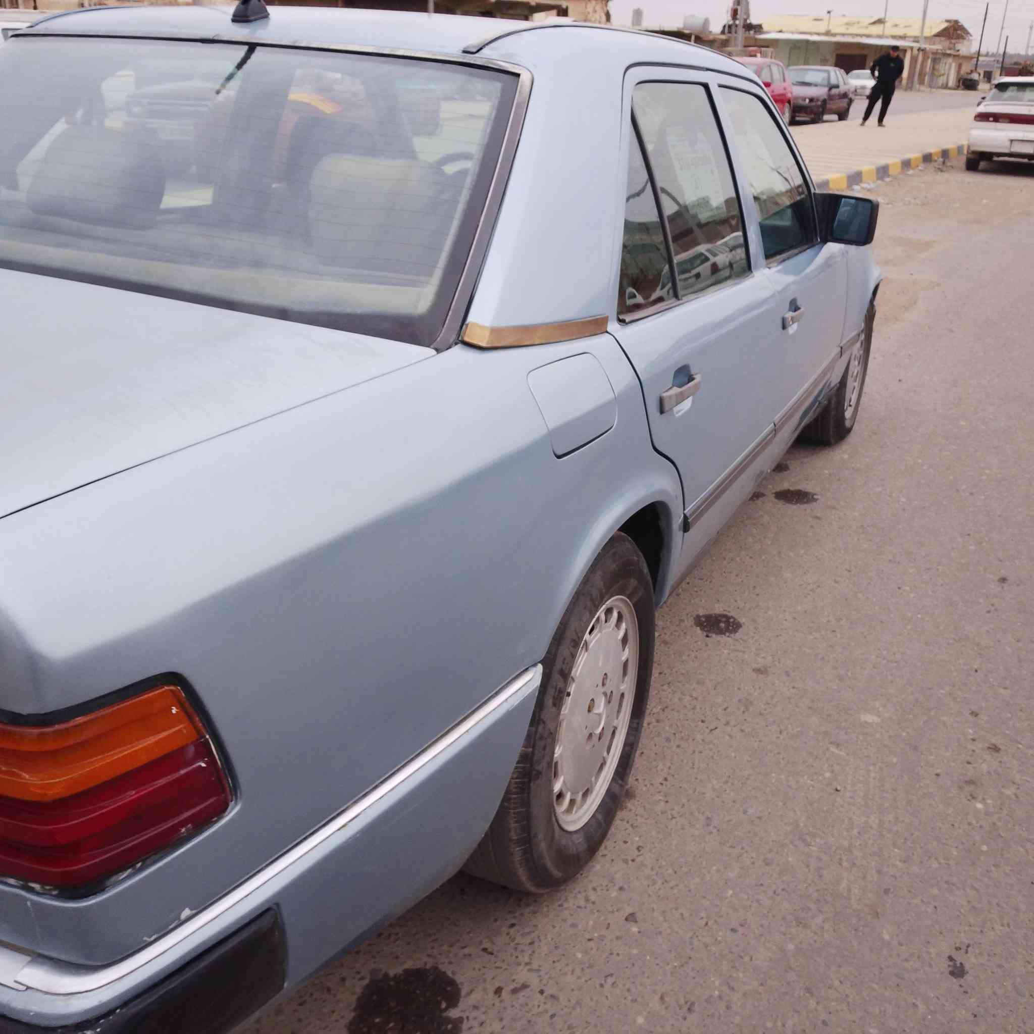 السلام عليكم مرسيدس دب مراوس بمكصوص اذا ملكه بعد احسن  نضيفه كير ومحرك شرط كير ومحرك بطه صدر جديد تخم تاير جديد نشاط  صاحبه ماندلو مكاني صلاح الدين بيجي ***********
