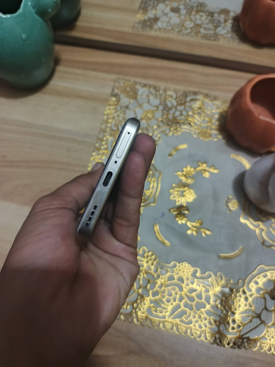 ريلمي ١٣ برو بلاص فايف جي 
ذاكرة ٥١٢ نص تيرا جهاز شخط مابي 
عندك كامرة رقم سته بيه غواش الباقي كوله مكفول 
زوم ١٢٠ نضافه ١٠٠ بدون ملحقات مكان 
بغداد الأمين الثانيه 
***********
