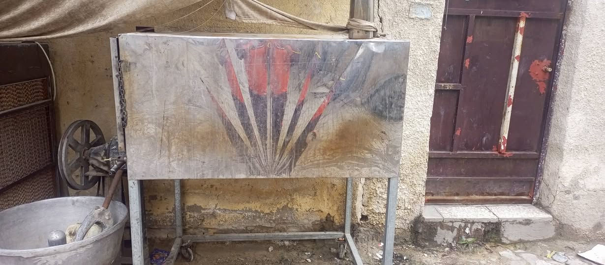 سلام عليكم هاي غراض البيع الفرن مابي شي شغال ويا تقريبن 10صواني سعره 250العجانه مابيه شي شغاله بس تانكيه مشلوع ودكمه نشلعت بسبب نقل سعر العجانه 150مبرده ستعمال قليل بعده جديده سعره150شياش كباب 450شيش سعرهن 125الف ميوزه سعر الواحد20 كراسي 5كراسي سعرهن30 بانيو 75 دلات سعرهن75 طباخ جاي 40 رقم ***********شراي يتصل بس ذني سعرهن نهائي
