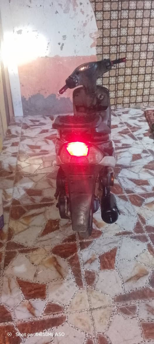 دراجه حلوه فول ملاح مكينتها ناعمه كهربائيات بشغل السعر 7 00 بكاني معقل ***********٧٠٠ البصرة, العراق
