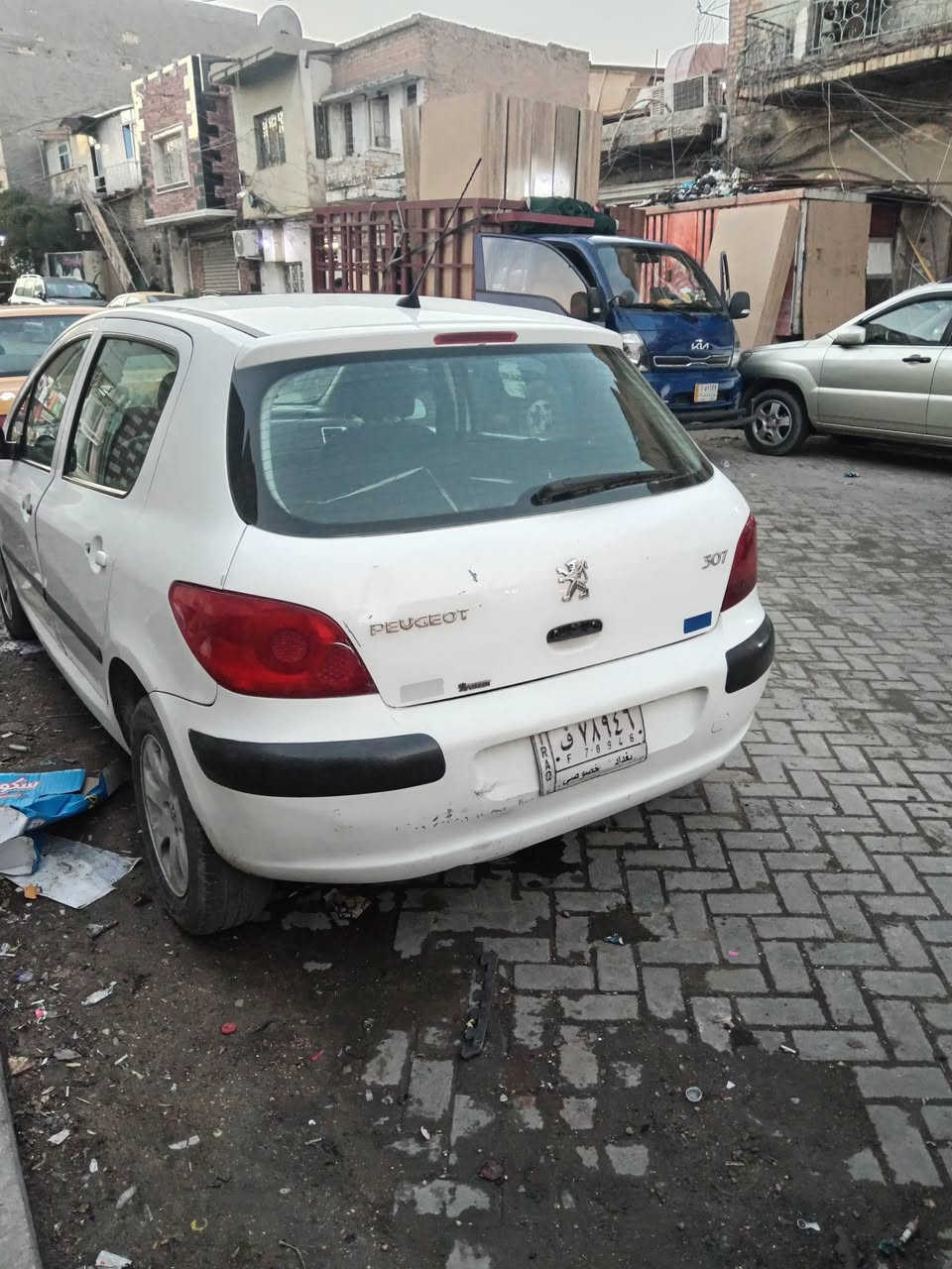 السلام عليكم من رخصة الإدارة المحترمة بيجو ٣٠٧ اوتوماتيك تبريد جاهزه من كلشي بيها جاملغ امامي يمنه بي كسر ويده مال باب مكسوره رقم بغداد مشروع وطني تحويل مباشر بيها وكاله عامه ابو الوكاله يحولك السعر ٤٢ ورقه وبيها مجال بصيط مكان السياره بغداد الشيخ عمر قرب مطعم الياسمين رقم الهاتف *********** اسف على الإطالة
