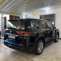 عندي سياره للبيع لاندكروز موديل 2022 رقم بغداد دولي ماشيه 40 ألف سيارة...