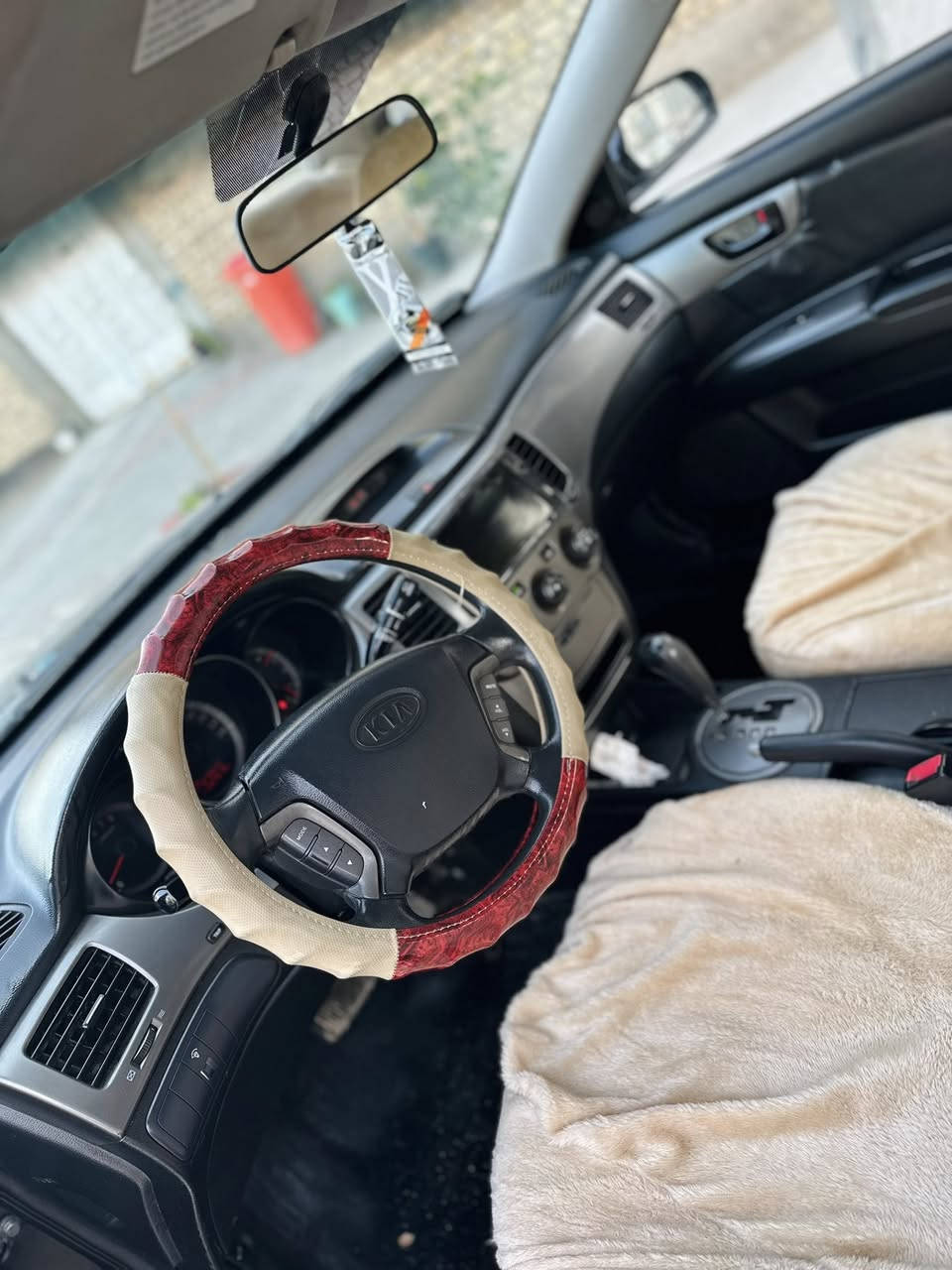 سلام عليكم اوبتما 2009 وارد كوري رقم اربيل انكليزي تريد تحويل او وكالة بيها صبغ جاملغ امامي وبنيد وجاملغ الثاني بيه بالمقدمة فقط محرك 2000 كير ومحرك زيرو كفالة تخم تاير حدادية السيارة جاهزة السعر ب ٩٦ مكان ديوانية استفسار ***********
