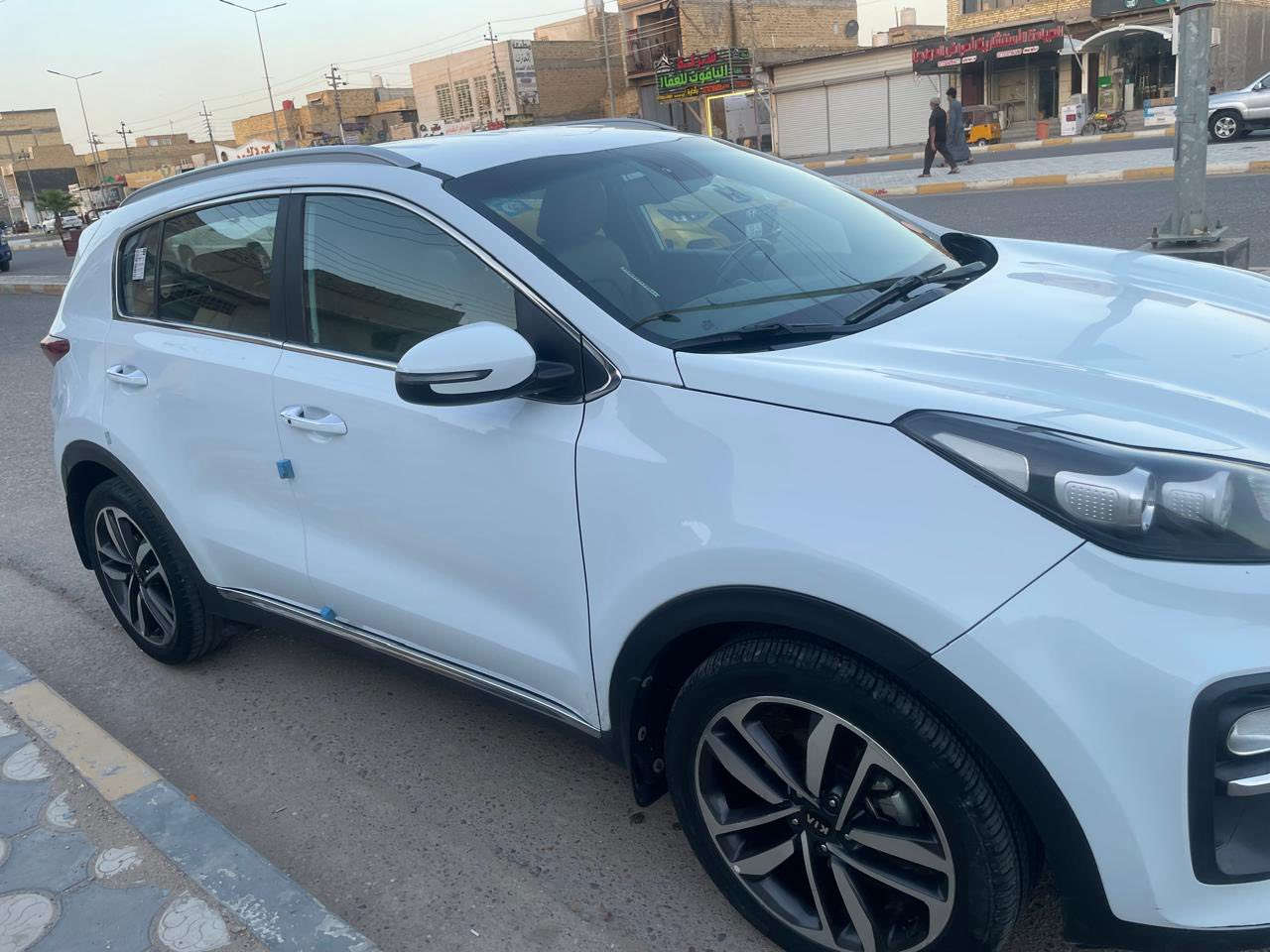 كيا سبورتج
موديل 2021 السيارة وكالة خليجي
فول مواصفات عدا الفتحة
بصمة تشغيل بصمة أبواب
جنطة كهرباء ويل حجم 19
يدات نيكل شاشة كامرا
أضاءة لد أريل انڤيرتر حساسات أمامية وخلفية 
شباك نحلة كشنات جلد قطعتين تبريد
 تحكم ستيرن نظام درايف مود ثلاثة انظمة 
قيادة نورمال وايكو وسبورت نظام رادار
 ماشية 95كيلو متر السيارة 
باسمي تحويل باي وقت رقم بغداد انكليزي
رقم هاتف صاحب السيارة.   ***********

السعر : 190 
ملاحظة البنيد مصبوغ
