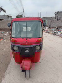 تك تك موديل ٢٠١٨سعرها ٣٦٠٠وبيها مجال العنوان بوب الشام قرب جامع الساده...