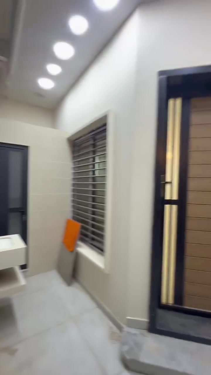 بيت مساحه125 متر طابقين ونص بناء حديث درجه اولى في دور النفط جاهز للسكن للاتصال ***********
